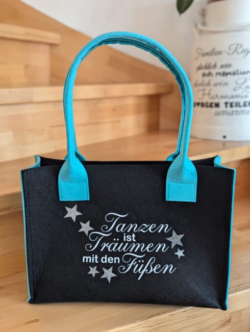 Tanzen ist Träumen mit den Füßen