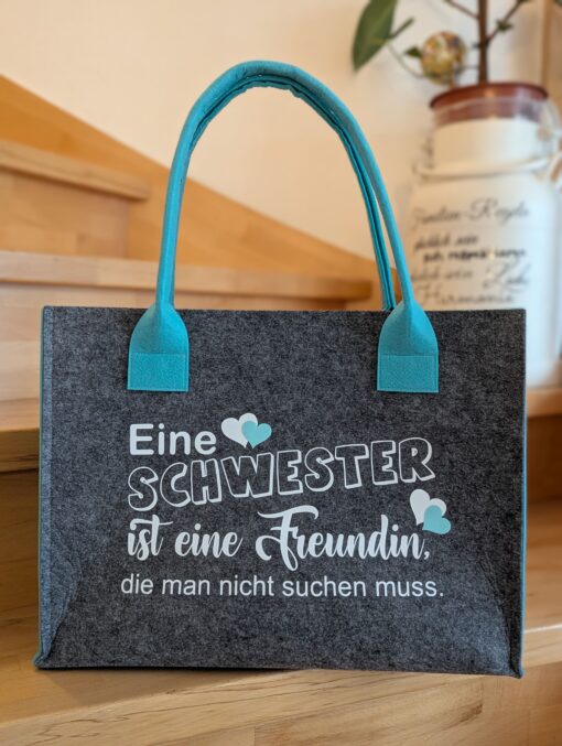 Eine Schwester ist eine Freundin...